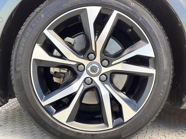 Ｖ６０ Ｂ５　Ｒデザイン　クライメートパッケージ　ｈａｒｍａｎ／ｋａｒｄｏｎ　アダプティブクルーズコントロール　３６０度ビューカメラ　純正ナビ　禁煙車　ヘッドアップディスプレイ　全席シートヒーター　電動リアゲート（27枚目）