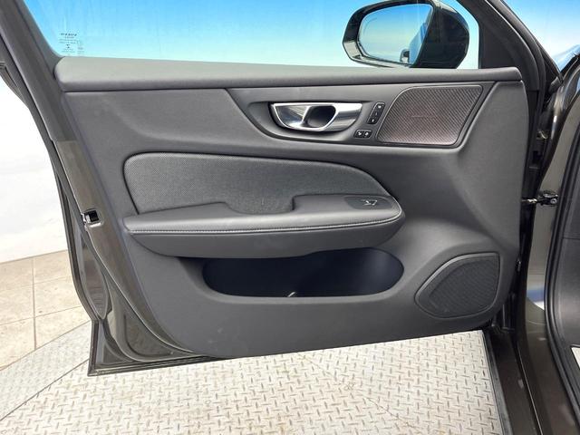 Ｖ６０ Ｂ５　Ｒデザイン　クライメートパッケージ　ｈａｒｍａｎ／ｋａｒｄｏｎ　アダプティブクルーズコントロール　３６０度ビューカメラ　純正ナビ　禁煙車　ヘッドアップディスプレイ　全席シートヒーター　電動リアゲート（29枚目）