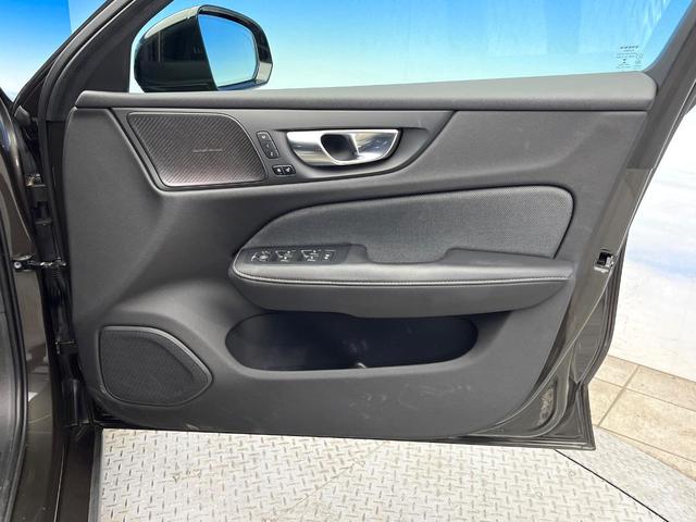 Ｖ６０ Ｂ５　Ｒデザイン　クライメートパッケージ　ｈａｒｍａｎ／ｋａｒｄｏｎ　アダプティブクルーズコントロール　３６０度ビューカメラ　純正ナビ　禁煙車　ヘッドアップディスプレイ　全席シートヒーター　電動リアゲート（30枚目）