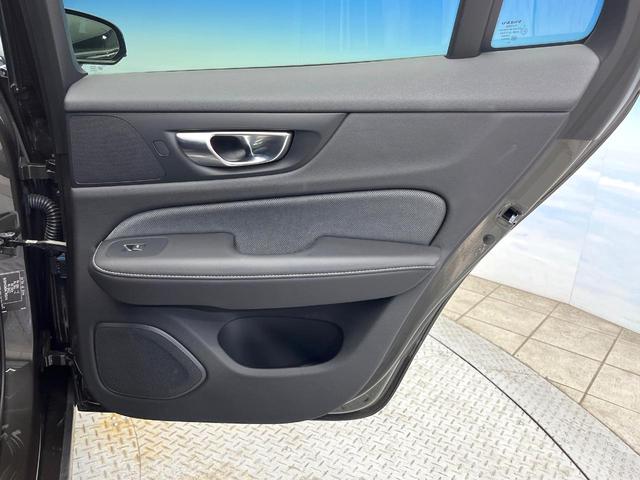 Ｖ６０ Ｂ５　Ｒデザイン　クライメートパッケージ　ｈａｒｍａｎ／ｋａｒｄｏｎ　アダプティブクルーズコントロール　３６０度ビューカメラ　純正ナビ　禁煙車　ヘッドアップディスプレイ　全席シートヒーター　電動リアゲート（32枚目）