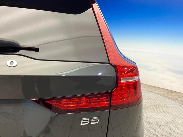 Ｖ６０ Ｂ５　Ｒデザイン　クライメートパッケージ　ｈａｒｍａｎ／ｋａｒｄｏｎ　アダプティブクルーズコントロール　３６０度ビューカメラ　純正ナビ　禁煙車　ヘッドアップディスプレイ　全席シートヒーター　電動リアゲート（49枚目）