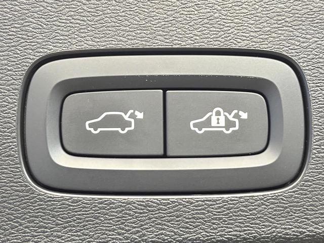 Ｖ６０ Ｂ５　Ｒデザイン　クライメートパッケージ　ｈａｒｍａｎ／ｋａｒｄｏｎ　アダプティブクルーズコントロール　３６０度ビューカメラ　純正ナビ　禁煙車　ヘッドアップディスプレイ　全席シートヒーター　電動リアゲート（50枚目）