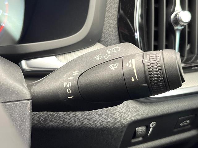 Ｖ６０ Ｂ５　Ｒデザイン　クライメートパッケージ　ｈａｒｍａｎ／ｋａｒｄｏｎ　アダプティブクルーズコントロール　３６０度ビューカメラ　純正ナビ　禁煙車　ヘッドアップディスプレイ　全席シートヒーター　電動リアゲート（55枚目）