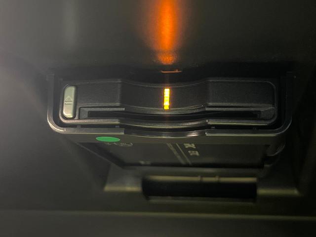 Ｖ６０ Ｂ５　Ｒデザイン　クライメートパッケージ　ｈａｒｍａｎ／ｋａｒｄｏｎ　アダプティブクルーズコントロール　３６０度ビューカメラ　純正ナビ　禁煙車　ヘッドアップディスプレイ　全席シートヒーター　電動リアゲート（67枚目）