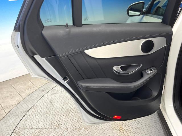 ＧＬＣ ＧＬＣ２００　クーペスポーツ　レーダーセーフティパッケージ　ＬＥＤインテリジェントライトシステム　全周囲カメラ　合皮／スエード調コンビシート　前席メモリー付パワーシート　前席シートヒーター　純正１９インチアルミ　キーレスゴー　禁煙（42枚目）