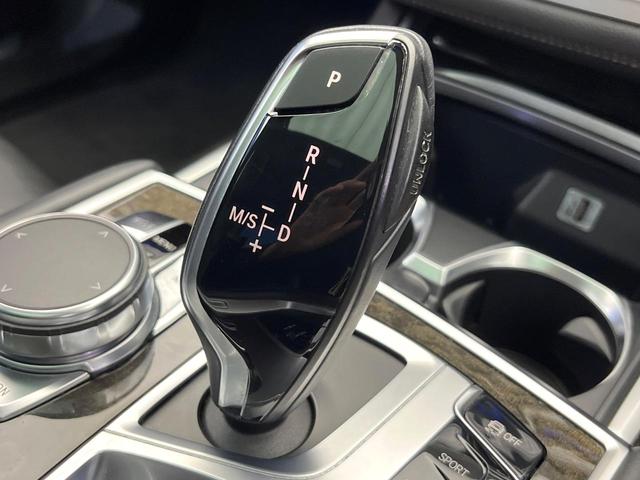 7シリーズ 740i Mスポーツ サンルーフ オプション20インチアルミ ドライビングアシストプラス パーキングアシスト ブラックナッパレザーシート 前席シートエアコン・パワーシート 全席シートヒーター 全ドアソフトクローズ 禁煙車(12枚目)