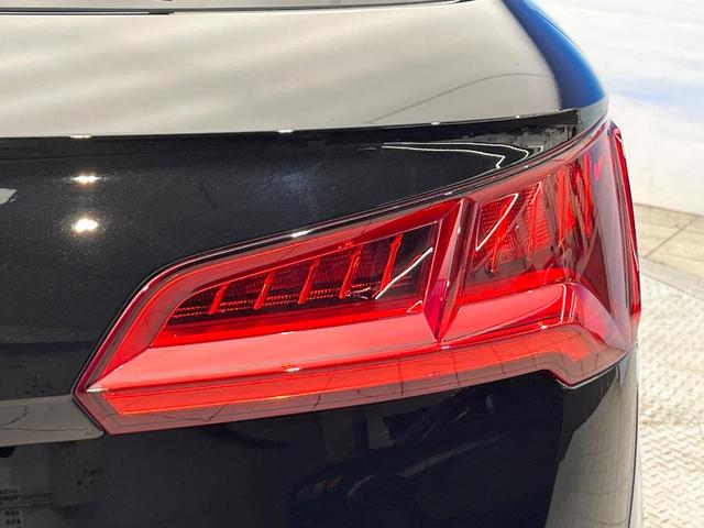 Ｑ５ ＴＤＩ　１ｓｔエディション　ブラックスタイリング　２５０台限定車　アダプティブクルーズコントロール　マトリクスＬＥＤヘッドライト　黒革シート　バーチャルコックピット　３６０度カメラシステム　全席シートヒーター　純正ナビ　純正２０インチアルミ　禁煙車（47枚目）