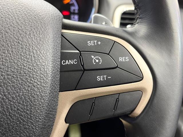 ジープ・グランドチェロキー ラレード　４ＷＤ　クルーズコントロール　バックカメラ　ＨＩＤヘッドランプ　オートライト　前席パワーシート　純正１８インチアルミ　純正ナビ　フルセグ　Ｂｌｕｅｔｏｏｔｈ　スマートキー　禁煙車（7枚目）