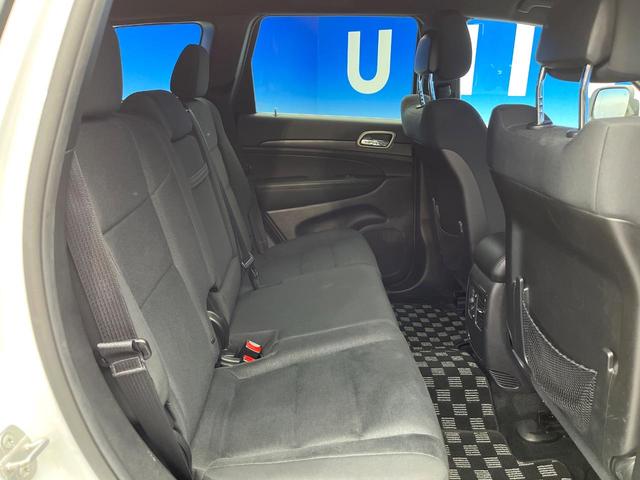 ジープ・グランドチェロキー ラレード　４ＷＤ　クルーズコントロール　バックカメラ　ＨＩＤヘッドランプ　オートライト　前席パワーシート　純正１８インチアルミ　純正ナビ　フルセグ　Ｂｌｕｅｔｏｏｔｈ　スマートキー　禁煙車（11枚目）