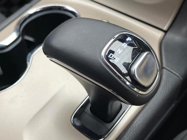 ジープ・グランドチェロキー ラレード　４ＷＤ　クルーズコントロール　バックカメラ　ＨＩＤヘッドランプ　オートライト　前席パワーシート　純正１８インチアルミ　純正ナビ　フルセグ　Ｂｌｕｅｔｏｏｔｈ　スマートキー　禁煙車（13枚目）