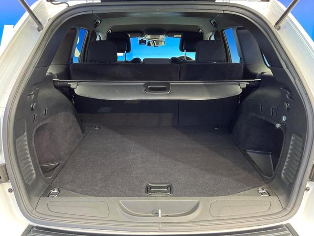 ジープ・グランドチェロキー ラレード　４ＷＤ　クルーズコントロール　バックカメラ　ＨＩＤヘッドランプ　オートライト　前席パワーシート　純正１８インチアルミ　純正ナビ　フルセグ　Ｂｌｕｅｔｏｏｔｈ　スマートキー　禁煙車（14枚目）