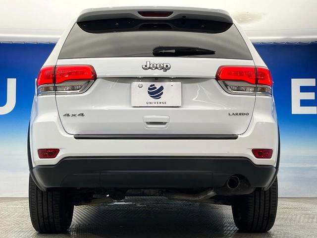 ジープ・グランドチェロキー ラレード　４ＷＤ　クルーズコントロール　バックカメラ　ＨＩＤヘッドランプ　オートライト　前席パワーシート　純正１８インチアルミ　純正ナビ　フルセグ　Ｂｌｕｅｔｏｏｔｈ　スマートキー　禁煙車（17枚目）