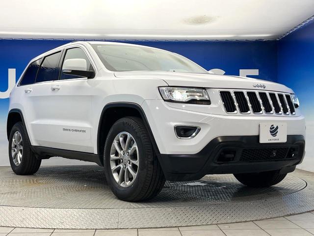 ジープ・グランドチェロキー ラレード　４ＷＤ　クルーズコントロール　バックカメラ　ＨＩＤヘッドランプ　オートライト　前席パワーシート　純正１８インチアルミ　純正ナビ　フルセグ　Ｂｌｕｅｔｏｏｔｈ　スマートキー　禁煙車（21枚目）