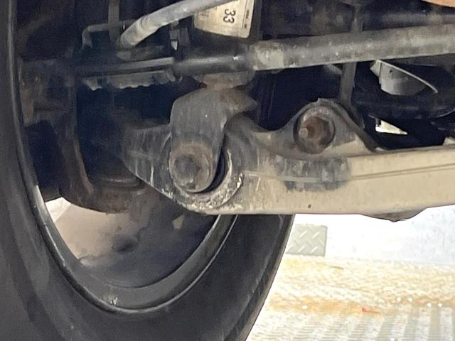 ジープ・グランドチェロキー ラレード　４ＷＤ　クルーズコントロール　バックカメラ　ＨＩＤヘッドランプ　オートライト　前席パワーシート　純正１８インチアルミ　純正ナビ　フルセグ　Ｂｌｕｅｔｏｏｔｈ　スマートキー　禁煙車（25枚目）