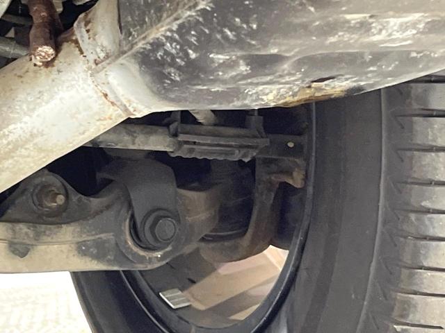 ジープ・グランドチェロキー ラレード　４ＷＤ　クルーズコントロール　バックカメラ　ＨＩＤヘッドランプ　オートライト　前席パワーシート　純正１８インチアルミ　純正ナビ　フルセグ　Ｂｌｕｅｔｏｏｔｈ　スマートキー　禁煙車（27枚目）