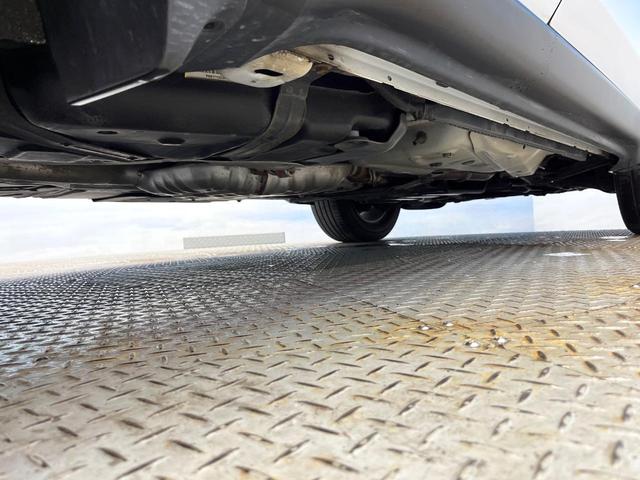 ジープ・グランドチェロキー ラレード　４ＷＤ　クルーズコントロール　バックカメラ　ＨＩＤヘッドランプ　オートライト　前席パワーシート　純正１８インチアルミ　純正ナビ　フルセグ　Ｂｌｕｅｔｏｏｔｈ　スマートキー　禁煙車（29枚目）