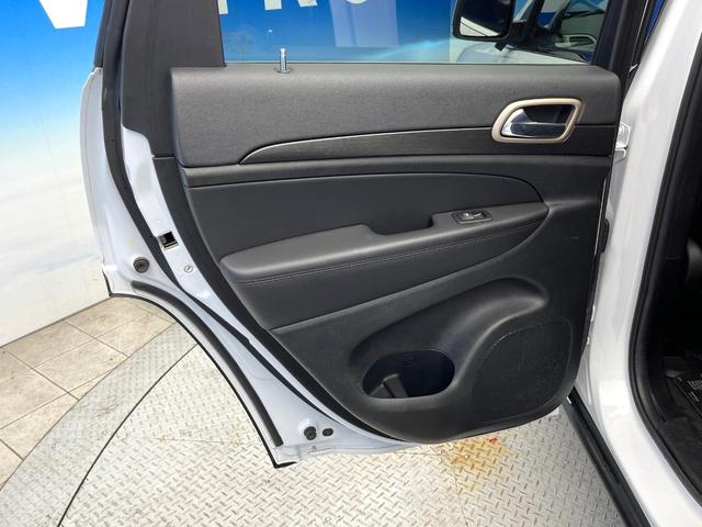 ジープ・グランドチェロキー ラレード　４ＷＤ　クルーズコントロール　バックカメラ　ＨＩＤヘッドランプ　オートライト　前席パワーシート　純正１８インチアルミ　純正ナビ　フルセグ　Ｂｌｕｅｔｏｏｔｈ　スマートキー　禁煙車（42枚目）