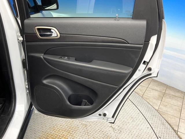 ジープ・グランドチェロキー ラレード　４ＷＤ　クルーズコントロール　バックカメラ　ＨＩＤヘッドランプ　オートライト　前席パワーシート　純正１８インチアルミ　純正ナビ　フルセグ　Ｂｌｕｅｔｏｏｔｈ　スマートキー　禁煙車（43枚目）