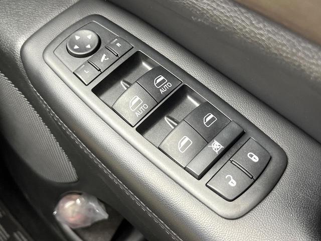 ジープ・グランドチェロキー ラレード　４ＷＤ　クルーズコントロール　バックカメラ　ＨＩＤヘッドランプ　オートライト　前席パワーシート　純正１８インチアルミ　純正ナビ　フルセグ　Ｂｌｕｅｔｏｏｔｈ　スマートキー　禁煙車（54枚目）