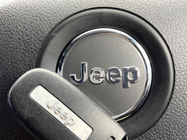 ジープ・グランドチェロキー ラレード　４ＷＤ　クルーズコントロール　バックカメラ　ＨＩＤヘッドランプ　オートライト　前席パワーシート　純正１８インチアルミ　純正ナビ　フルセグ　Ｂｌｕｅｔｏｏｔｈ　スマートキー　禁煙車（57枚目）