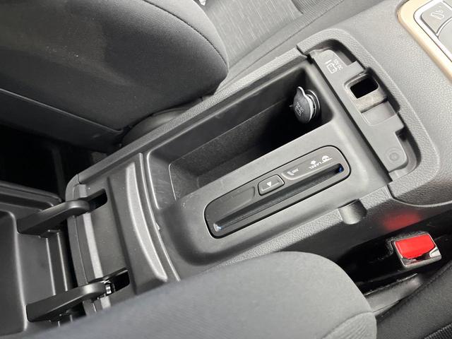 ジープ・グランドチェロキー ラレード　４ＷＤ　クルーズコントロール　バックカメラ　ＨＩＤヘッドランプ　オートライト　前席パワーシート　純正１８インチアルミ　純正ナビ　フルセグ　Ｂｌｕｅｔｏｏｔｈ　スマートキー　禁煙車（61枚目）