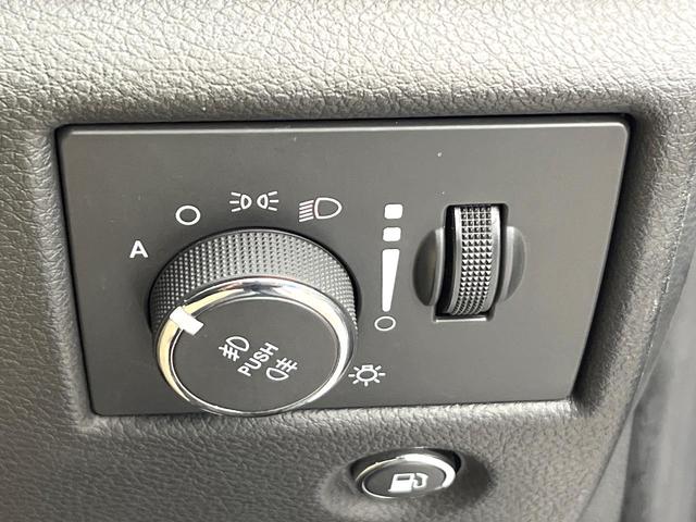 ジープ・グランドチェロキー ラレード　４ＷＤ　クルーズコントロール　バックカメラ　ＨＩＤヘッドランプ　オートライト　前席パワーシート　純正１８インチアルミ　純正ナビ　フルセグ　Ｂｌｕｅｔｏｏｔｈ　スマートキー　禁煙車（63枚目）