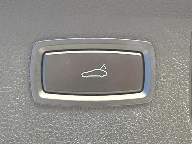 マカン マカン　４ＷＤ　クルーズコントロール　電動リアゲート　ＨＩＤヘッドランプ　前席パワーシート　純正１９インチアルミ　Ｂｌｕｅｔｏｏｔｈ　バックカメラ　ワンオーナー　禁煙車（7枚目）