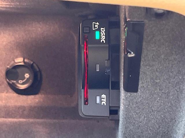 マカン マカン　４ＷＤ　クルーズコントロール　電動リアゲート　ＨＩＤヘッドランプ　前席パワーシート　純正１９インチアルミ　Ｂｌｕｅｔｏｏｔｈ　バックカメラ　ワンオーナー　禁煙車（8枚目）