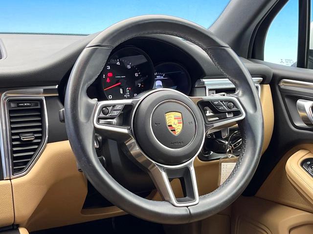 マカン マカン　４ＷＤ　クルーズコントロール　電動リアゲート　ＨＩＤヘッドランプ　前席パワーシート　純正１９インチアルミ　Ｂｌｕｅｔｏｏｔｈ　バックカメラ　ワンオーナー　禁煙車（11枚目）