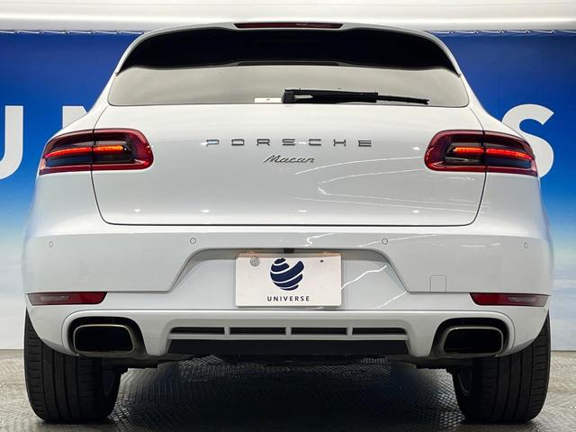 マカン マカン　４ＷＤ　クルーズコントロール　電動リアゲート　ＨＩＤヘッドランプ　前席パワーシート　純正１９インチアルミ　Ｂｌｕｅｔｏｏｔｈ　バックカメラ　ワンオーナー　禁煙車（17枚目）