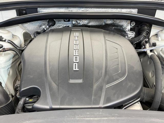 マカン マカン　４ＷＤ　クルーズコントロール　電動リアゲート　ＨＩＤヘッドランプ　前席パワーシート　純正１９インチアルミ　Ｂｌｕｅｔｏｏｔｈ　バックカメラ　ワンオーナー　禁煙車（20枚目）