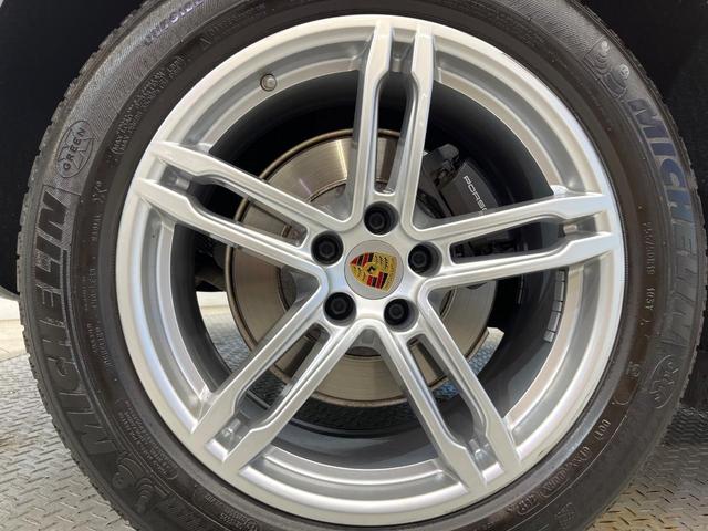 マカン マカン　４ＷＤ　クルーズコントロール　電動リアゲート　ＨＩＤヘッドランプ　前席パワーシート　純正１９インチアルミ　Ｂｌｕｅｔｏｏｔｈ　バックカメラ　ワンオーナー　禁煙車（35枚目）