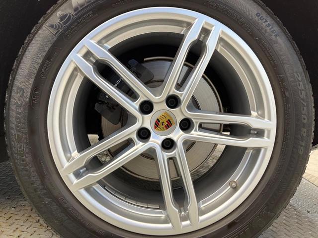 マカン マカン　４ＷＤ　クルーズコントロール　電動リアゲート　ＨＩＤヘッドランプ　前席パワーシート　純正１９インチアルミ　Ｂｌｕｅｔｏｏｔｈ　バックカメラ　ワンオーナー　禁煙車（36枚目）