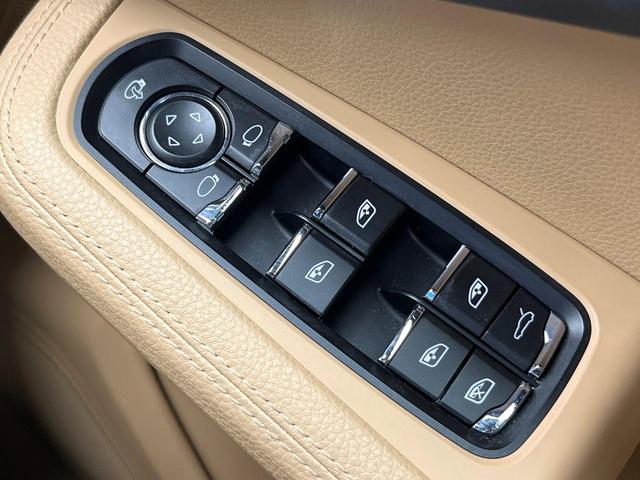 マカン マカン　４ＷＤ　クルーズコントロール　電動リアゲート　ＨＩＤヘッドランプ　前席パワーシート　純正１９インチアルミ　Ｂｌｕｅｔｏｏｔｈ　バックカメラ　ワンオーナー　禁煙車（49枚目）