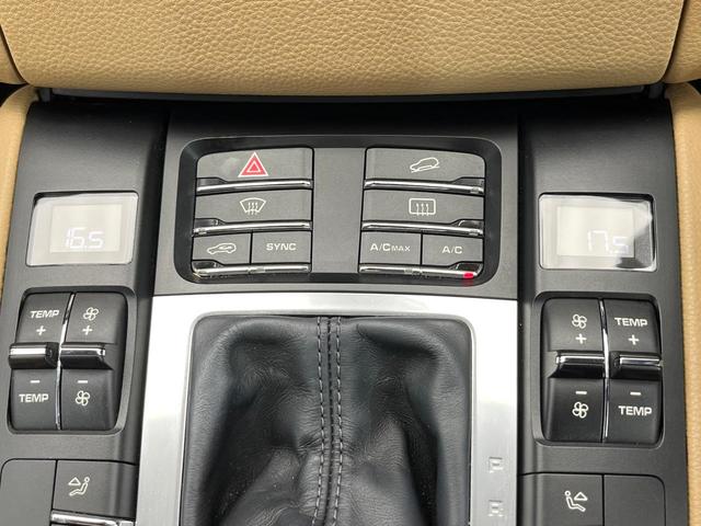 マカン マカン　４ＷＤ　クルーズコントロール　電動リアゲート　ＨＩＤヘッドランプ　前席パワーシート　純正１９インチアルミ　Ｂｌｕｅｔｏｏｔｈ　バックカメラ　ワンオーナー　禁煙車（60枚目）