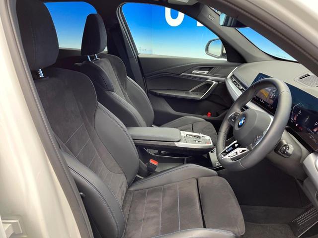 Ｘ１ ｘＤｒｉｖｅ　２０ｄ　Ｍスポーツ　現行モデル　ワンオーナー　テクノロジーパッケージ　ドライビングアシストプロフェッショナル　レーダークルーズコントロール　全周囲カメラ　ヘッドアップディスプレイ　ハーフレザー　前席シートヒーター　禁煙車（9枚目）