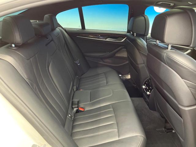 5シリーズ 530i Mスポーツ セレクトパッケージ コンフォートパッケージ サンルーフ ハーマンカードンサウンド ソフトクローズドア 黒革シート 前席シートエアコン 前席パワーシート 全席シートヒーター ダブルエアコン 禁煙車(11枚目)