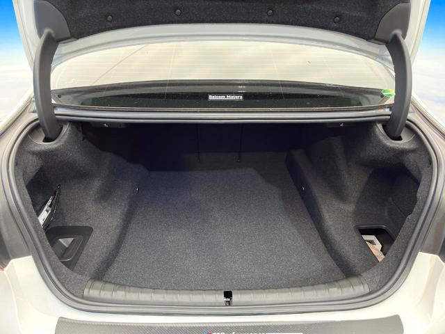 5シリーズ 530i Mスポーツ セレクトパッケージ コンフォートパッケージ サンルーフ ハーマンカードンサウンド ソフトクローズドア 黒革シート 前席シートエアコン 前席パワーシート 全席シートヒーター ダブルエアコン 禁煙車(14枚目)