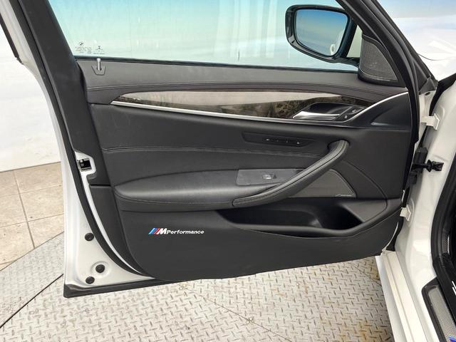 5シリーズ 530i Mスポーツ セレクトパッケージ コンフォートパッケージ サンルーフ ハーマンカードンサウンド ソフトクローズドア 黒革シート 前席シートエアコン 前席パワーシート 全席シートヒーター ダブルエアコン 禁煙車(36枚目)