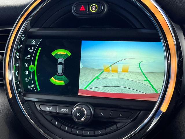 ＭＩＮＩ クーパーＤ　５ドア　ＬＥＤライトパッケージ　カメラ／パーキングアシストパッケージ　ペッパーパッケージ　純正ナビ　リアビューカメラ　ユニオンジャックデザインリアコンビネーションランプ　禁煙車　ディーゼル（5枚目）