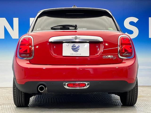 ＭＩＮＩ クーパーＤ　５ドア　ＬＥＤライトパッケージ　カメラ／パーキングアシストパッケージ　ペッパーパッケージ　純正ナビ　リアビューカメラ　ユニオンジャックデザインリアコンビネーションランプ　禁煙車　ディーゼル（17枚目）