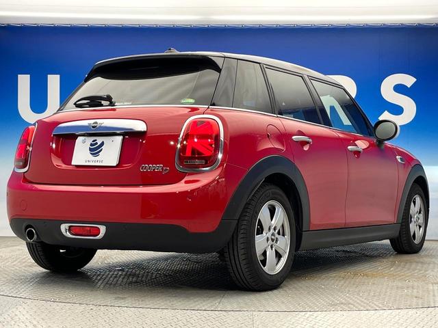 ＭＩＮＩ クーパーＤ　５ドア　ＬＥＤライトパッケージ　カメラ／パーキングアシストパッケージ　ペッパーパッケージ　純正ナビ　リアビューカメラ　ユニオンジャックデザインリアコンビネーションランプ　禁煙車　ディーゼル（21枚目）