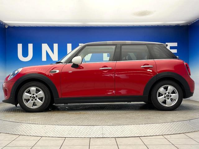 ＭＩＮＩ クーパーＤ　５ドア　ＬＥＤライトパッケージ　カメラ／パーキングアシストパッケージ　ペッパーパッケージ　純正ナビ　リアビューカメラ　ユニオンジャックデザインリアコンビネーションランプ　禁煙車　ディーゼル（24枚目）