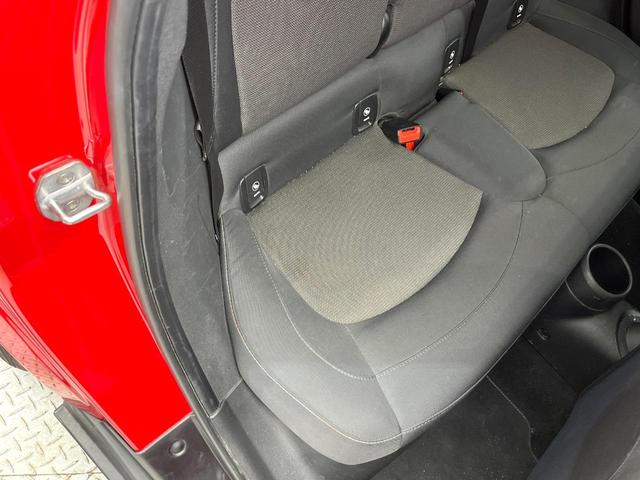 ＭＩＮＩ クーパーＤ　５ドア　ＬＥＤライトパッケージ　カメラ／パーキングアシストパッケージ　ペッパーパッケージ　純正ナビ　リアビューカメラ　ユニオンジャックデザインリアコンビネーションランプ　禁煙車　ディーゼル（35枚目）