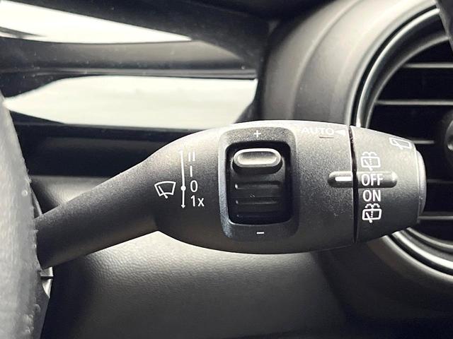 ＭＩＮＩ クーパーＤ　５ドア　ＬＥＤライトパッケージ　カメラ／パーキングアシストパッケージ　ペッパーパッケージ　純正ナビ　リアビューカメラ　ユニオンジャックデザインリアコンビネーションランプ　禁煙車　ディーゼル（51枚目）