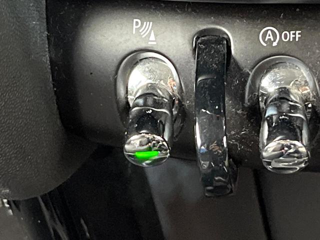 ＭＩＮＩ クーパーＤ　５ドア　ＬＥＤライトパッケージ　カメラ／パーキングアシストパッケージ　ペッパーパッケージ　純正ナビ　リアビューカメラ　ユニオンジャックデザインリアコンビネーションランプ　禁煙車　ディーゼル（60枚目）