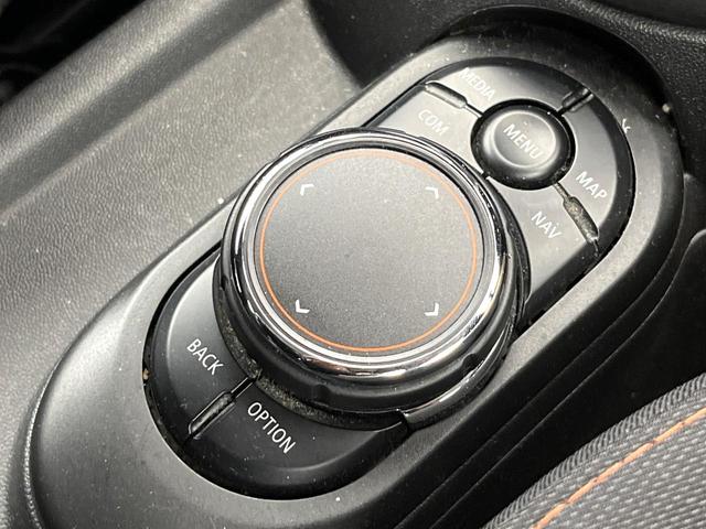 ＭＩＮＩ クーパーＤ　５ドア　ＬＥＤライトパッケージ　カメラ／パーキングアシストパッケージ　ペッパーパッケージ　純正ナビ　リアビューカメラ　ユニオンジャックデザインリアコンビネーションランプ　禁煙車　ディーゼル（61枚目）