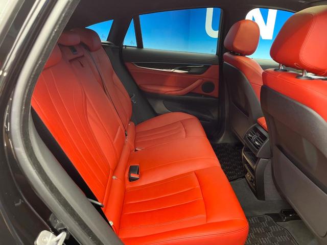 Ｘ６ ｘＤｒｉｖｅ　３５ｉ　Ｍスポーツ　セレクトパッケージ　サンルーフ　全席シートヒーター　赤革シート　前席パワーシート　レーダークルーズコントロール　バックカメラ　純正２０インチアルミ　コンフォートアクセス　プライバシーガラス　禁煙車（10枚目）