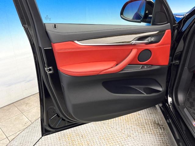 Ｘ６ ｘＤｒｉｖｅ　３５ｉ　Ｍスポーツ　セレクトパッケージ　サンルーフ　全席シートヒーター　赤革シート　前席パワーシート　レーダークルーズコントロール　バックカメラ　純正２０インチアルミ　コンフォートアクセス　プライバシーガラス　禁煙車（39枚目）