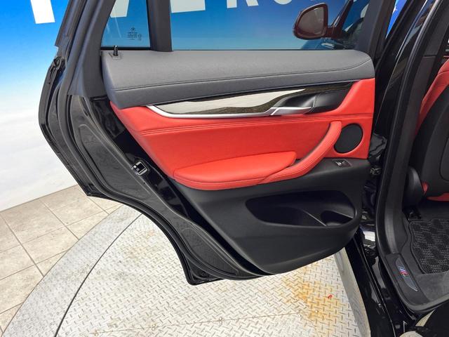 Ｘ６ ｘＤｒｉｖｅ　３５ｉ　Ｍスポーツ　セレクトパッケージ　サンルーフ　全席シートヒーター　赤革シート　前席パワーシート　レーダークルーズコントロール　バックカメラ　純正２０インチアルミ　コンフォートアクセス　プライバシーガラス　禁煙車（41枚目）